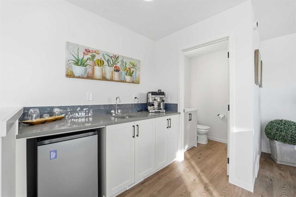 102 Setonstone Manor Se, Calgary, AB - Indoor Photo Showing Kitchen