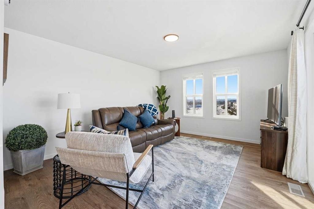 102 Setonstone Manor Se, Calgary, AB - Indoor Photo Showing Living Room