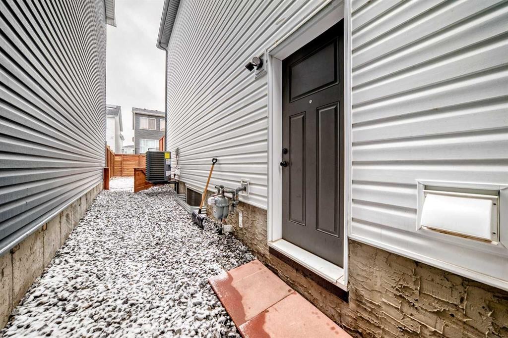 102 Setonstone Manor Se, Calgary, AB - With Exterior