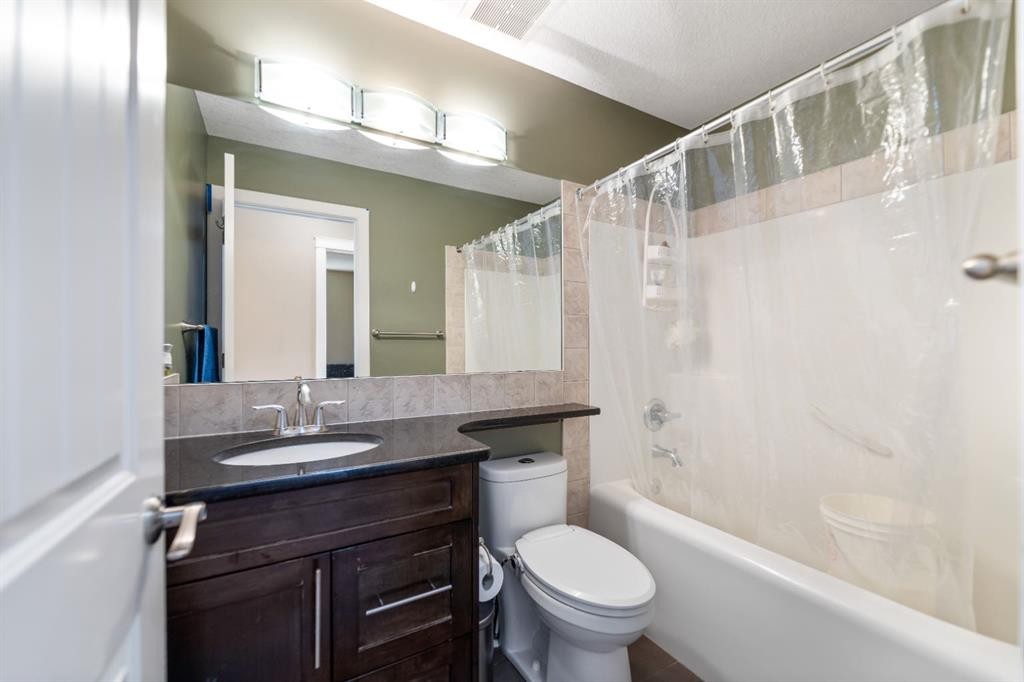 130 Brightonwoods Grove Se, Calgary, AB - Indoor Photo Showing Bathroom