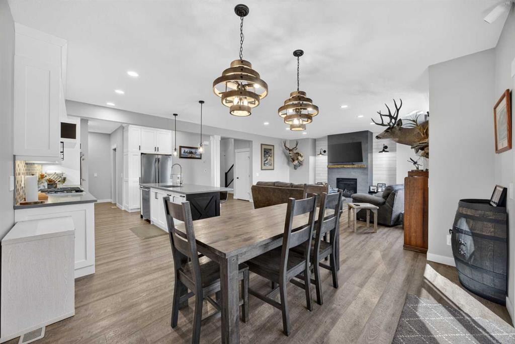 10 Bishop Circle, Carstairs, AB - Indoor Photo Showing Dining Room