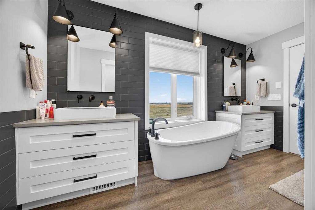 10 Bishop Circle, Carstairs, AB - Indoor Photo Showing Bathroom