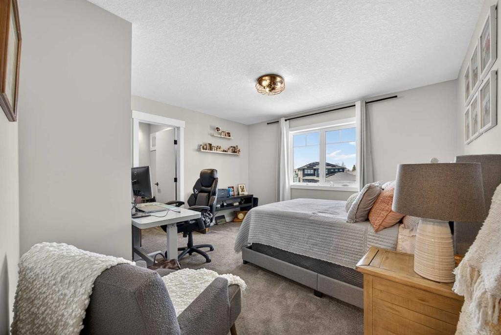 10 Bishop Circle, Carstairs, AB - Indoor Photo Showing Bedroom