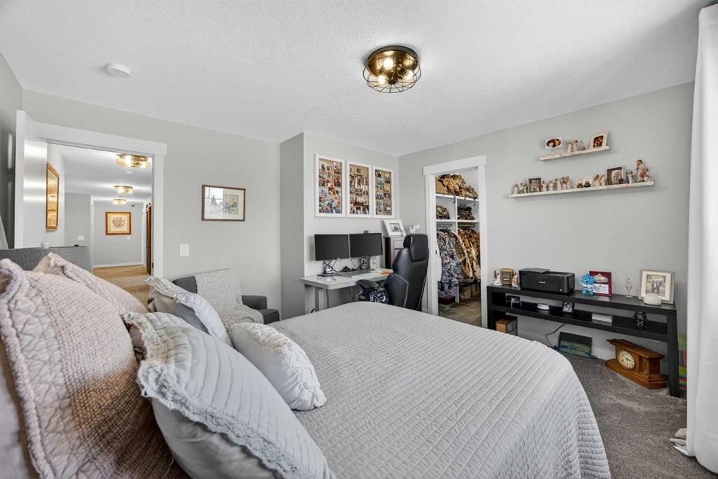 10 Bishop Circle, Carstairs, AB - Indoor Photo Showing Bedroom