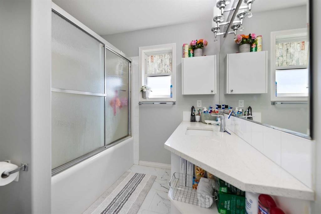 248 Taracove Road Ne, Calgary, AB - Indoor Photo Showing Bathroom