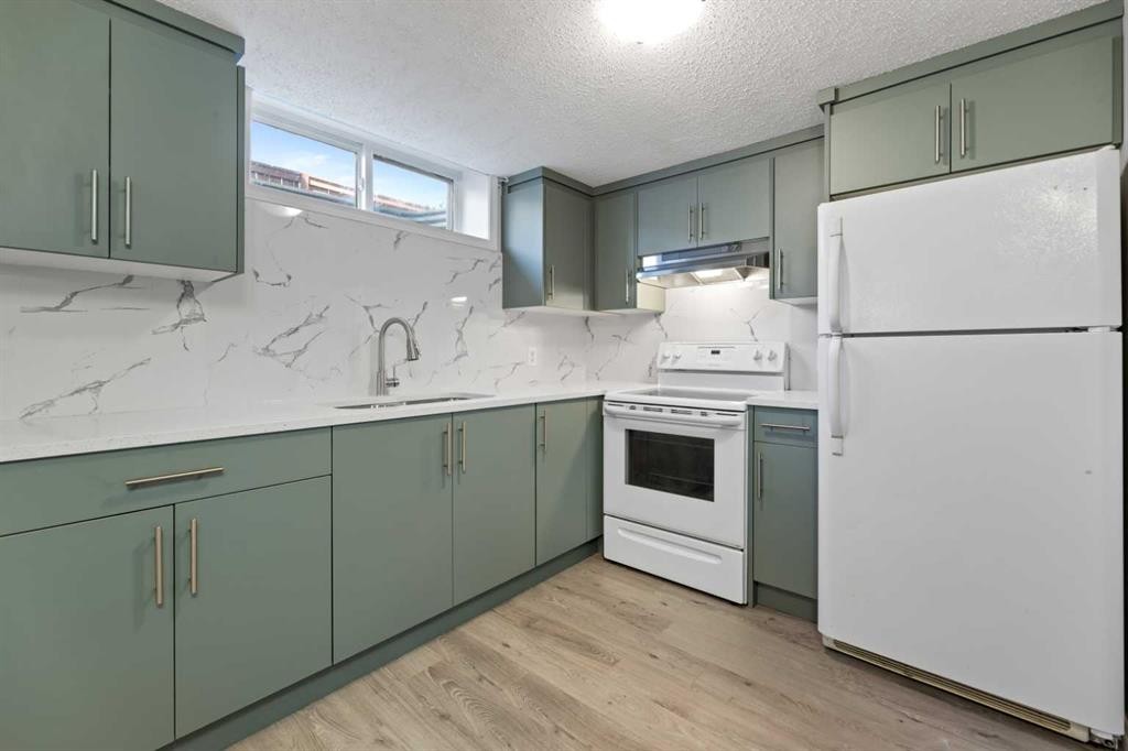 248 Taracove Road Ne, Calgary, AB - Indoor Photo Showing Kitchen