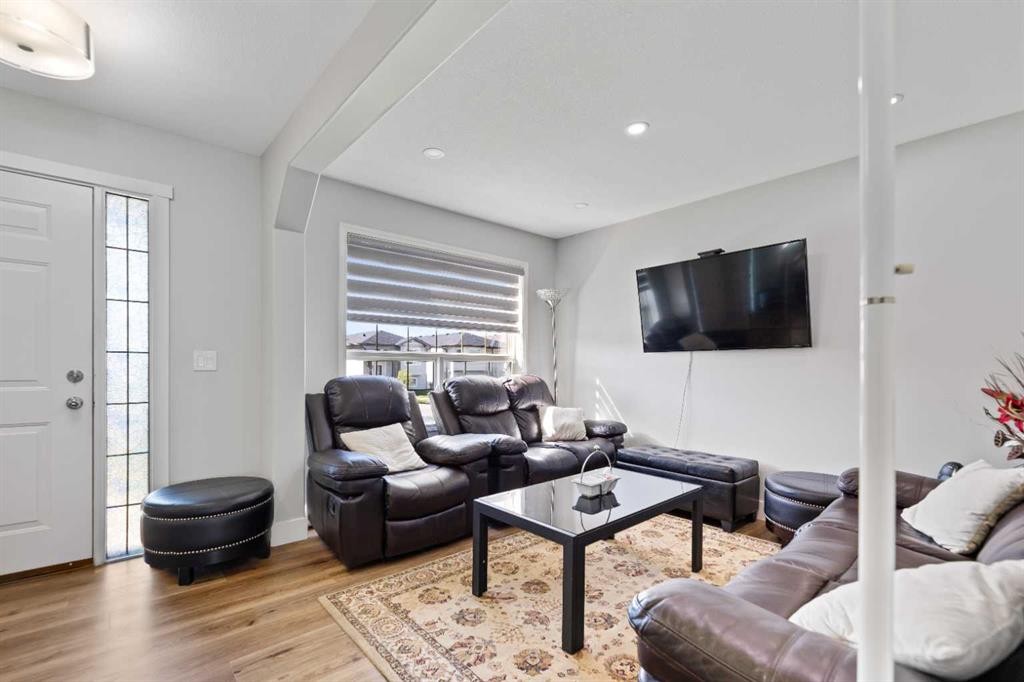 248 Taracove Road Ne, Calgary, AB - Indoor Photo Showing Living Room