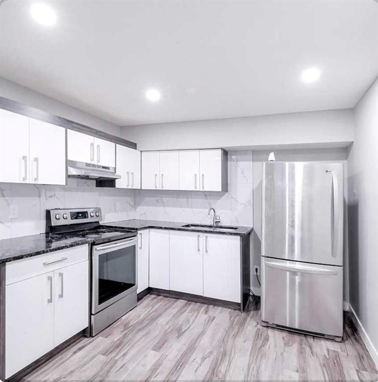 6923 Laguna Way Ne, Calgary, AB - Indoor Photo Showing Kitchen