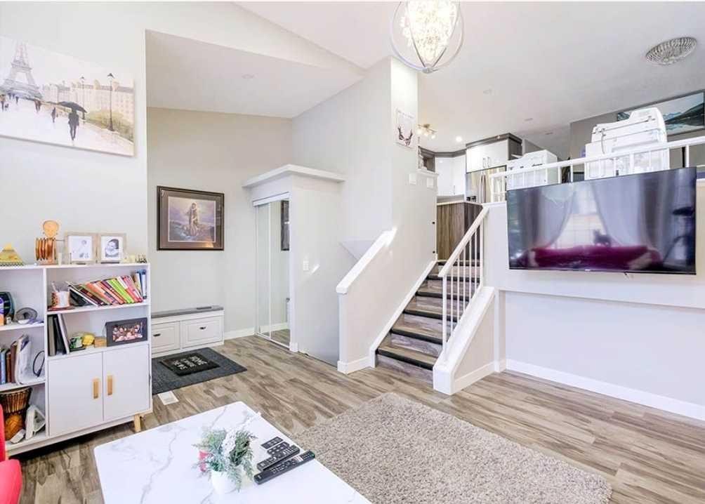 6923 Laguna Way Ne, Calgary, AB - Indoor