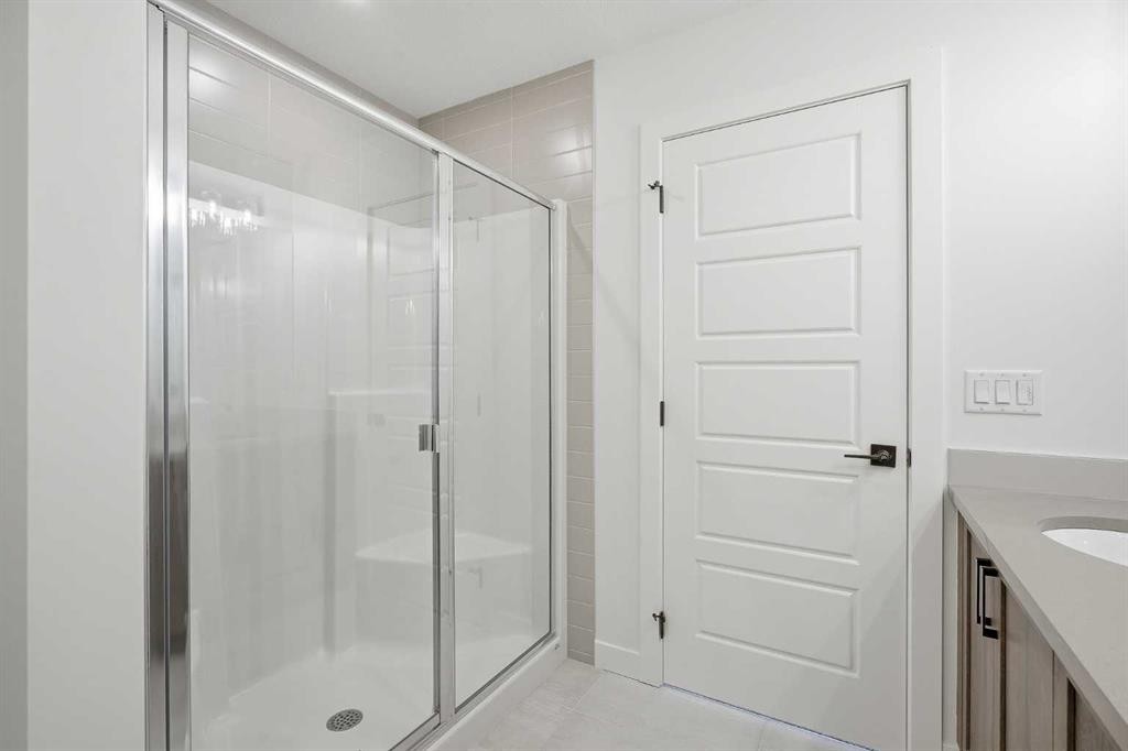 201 Bridgeport Gate, Chestermere, AB - Indoor Photo Showing Bathroom
