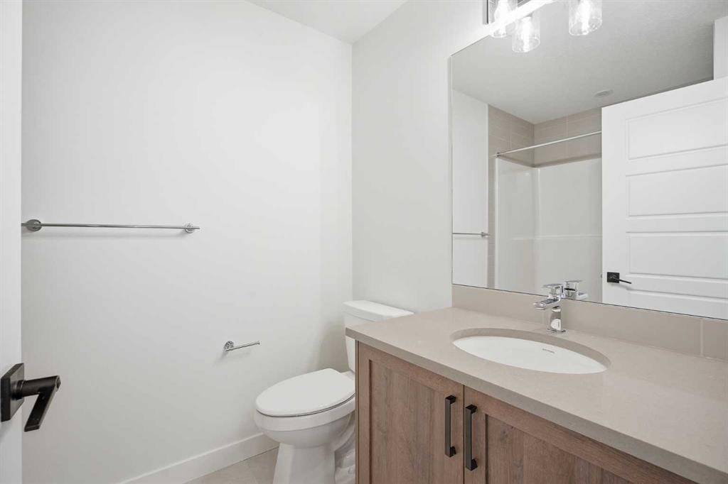 201 Bridgeport Gate, Chestermere, AB - Indoor Photo Showing Bathroom