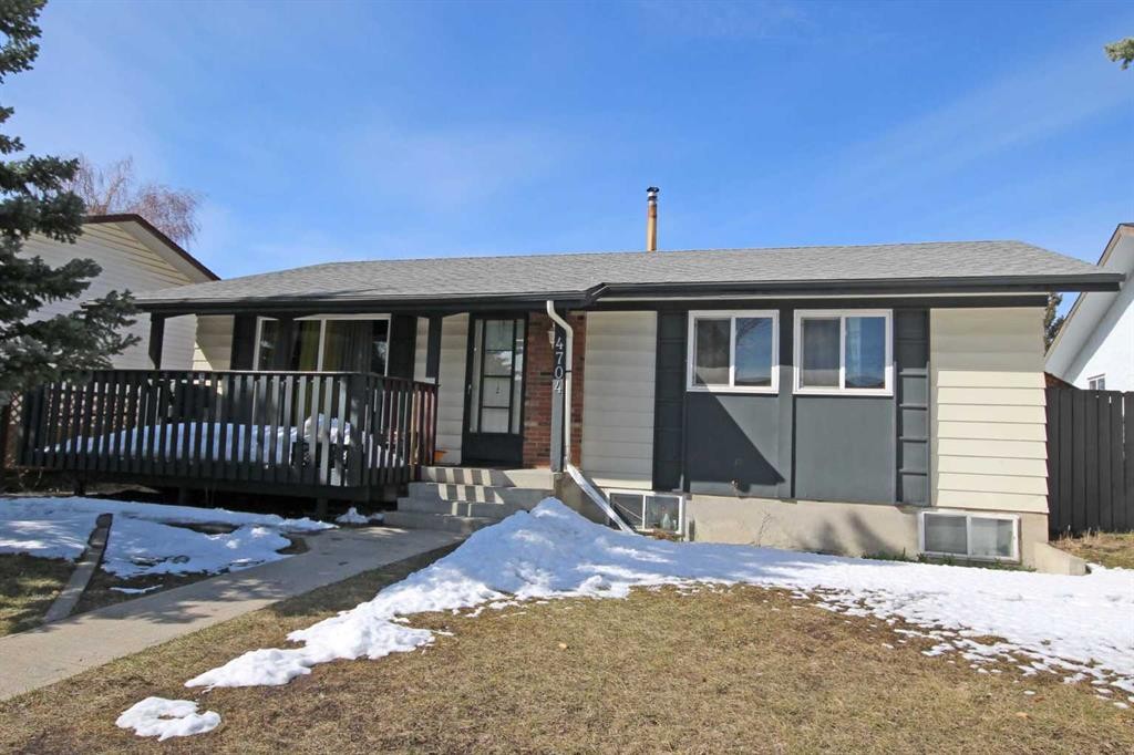 4704 31 Avenue Ne, Calgary, AB - Outdoor With Deck Patio Veranda