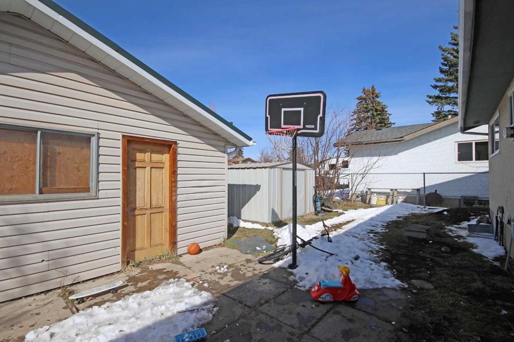 4704 31 Avenue Ne, Calgary, AB - Outdoor With Exterior