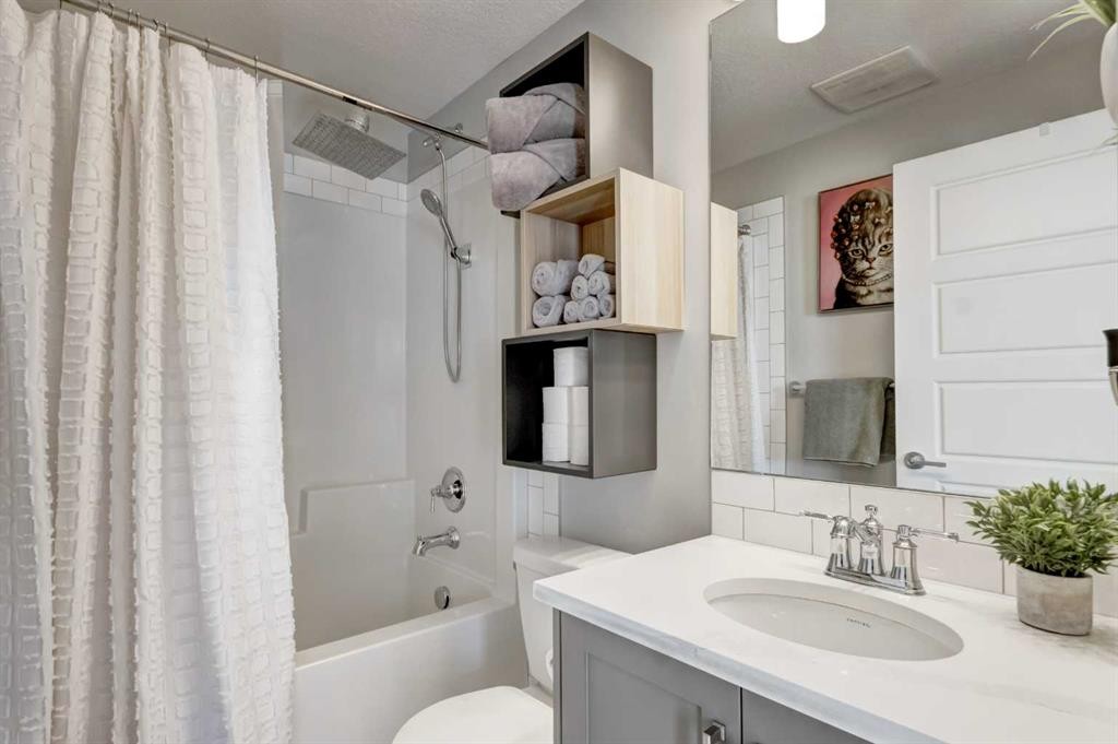 15-230 Seton Passage, Calgary, AB - Indoor Photo Showing Bathroom