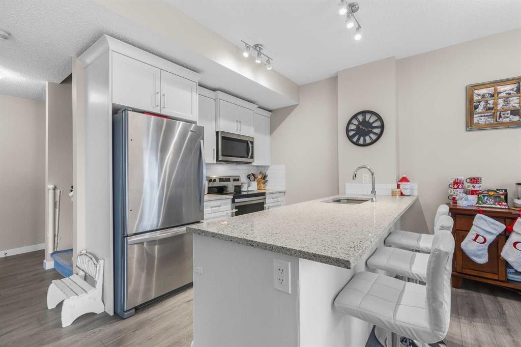 811-250 Fireside View, Cochrane, AB - Indoor Photo Showing Kitchen With Stainless Steel Kitchen With Upgraded Kitchen