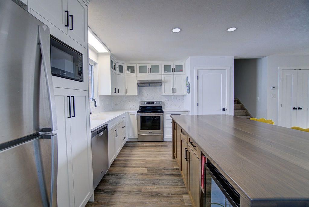 47 Willow Road, Claresholm, AB - Indoor Photo Showing Kitchen With Upgraded Kitchen
