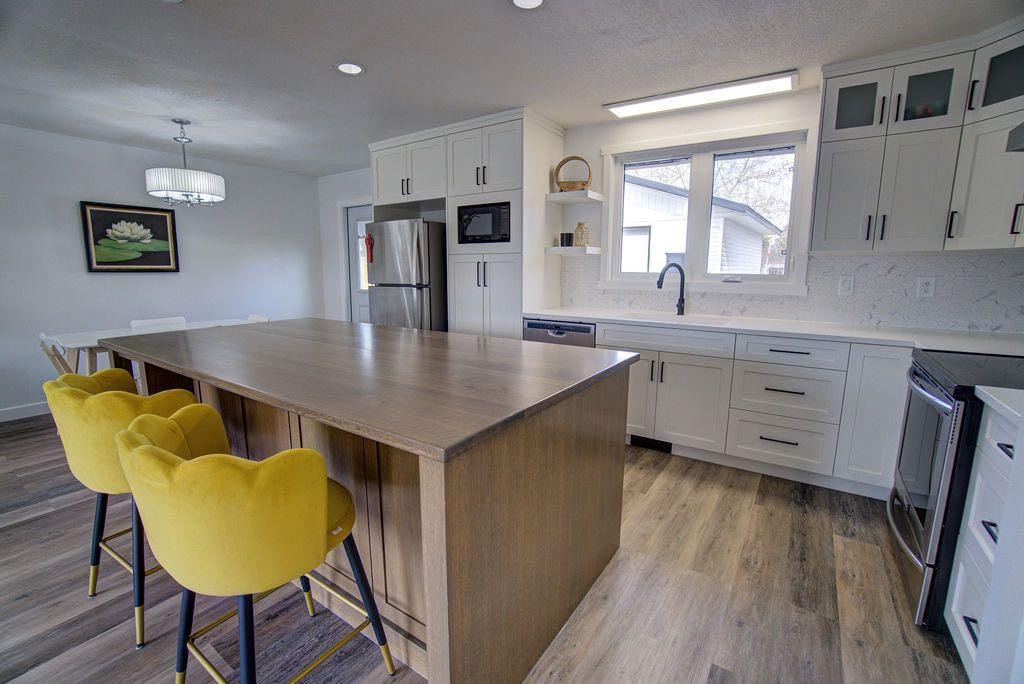 47 Willow Road, Claresholm, AB - Indoor Photo Showing Kitchen