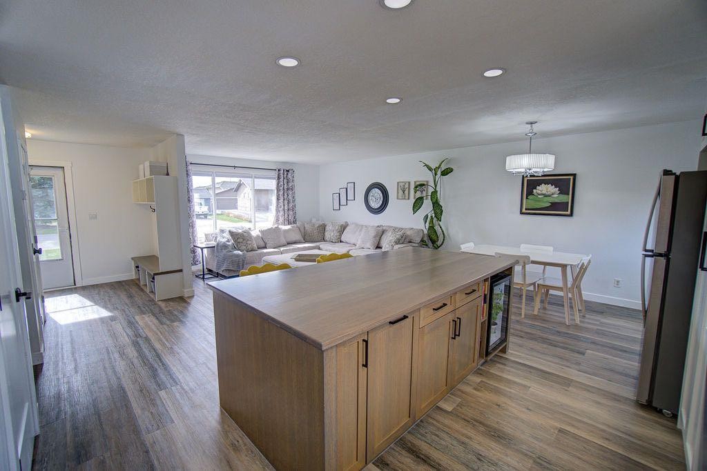 47 Willow Road, Claresholm, AB - Indoor Photo Showing Other Room