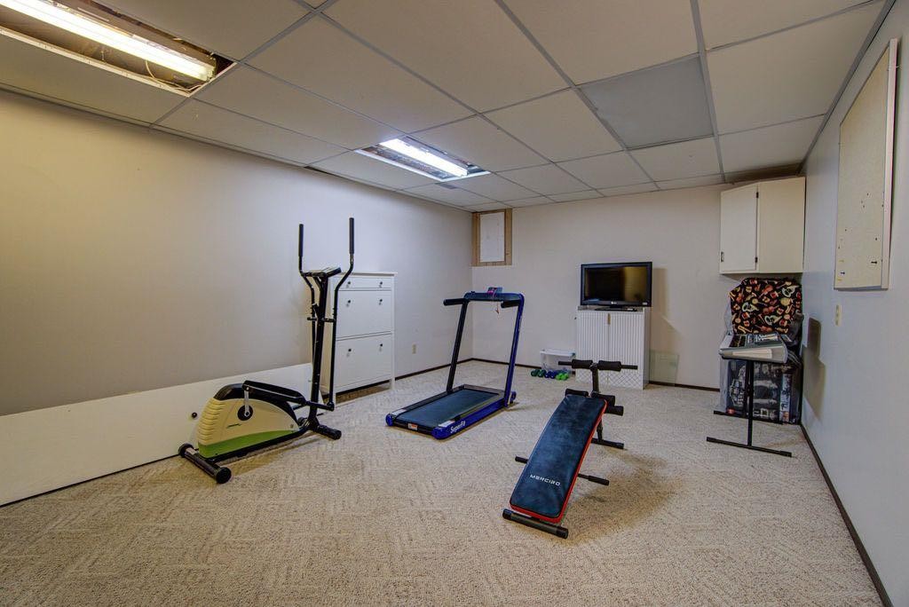 47 Willow Road, Claresholm, AB - Indoor Photo Showing Gym Room
