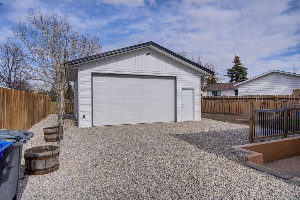 47 Willow Road, Claresholm, AB - Outdoor With Exterior