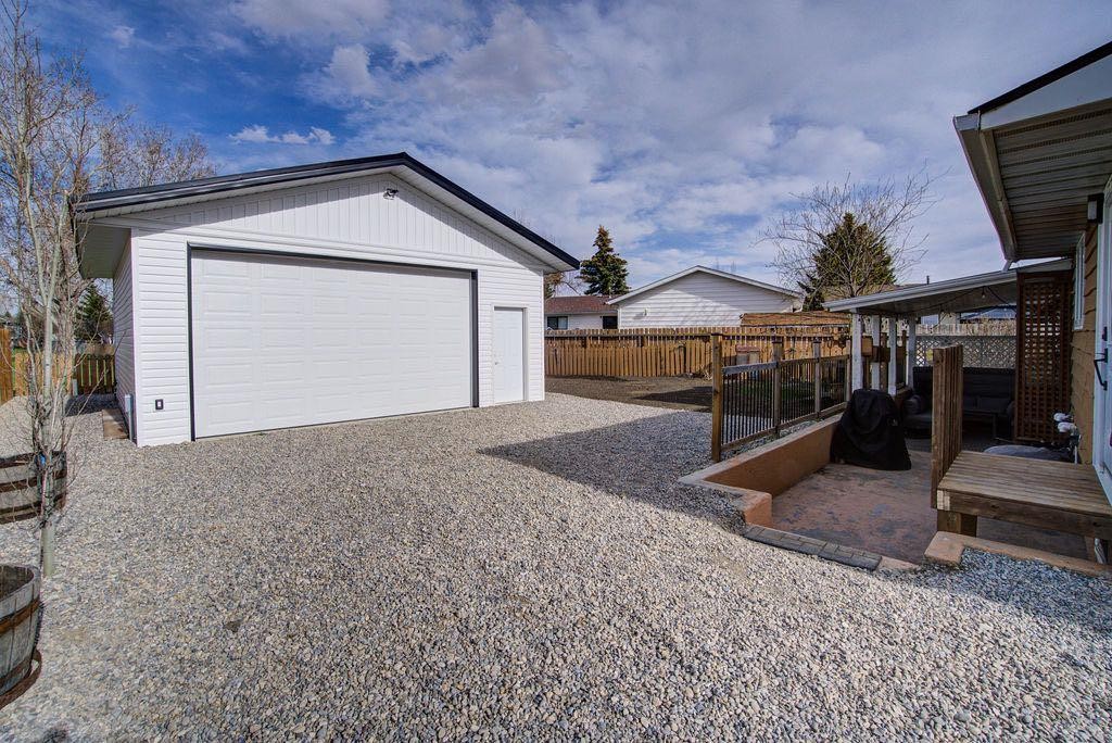 47 Willow Road, Claresholm, AB - Outdoor With Exterior