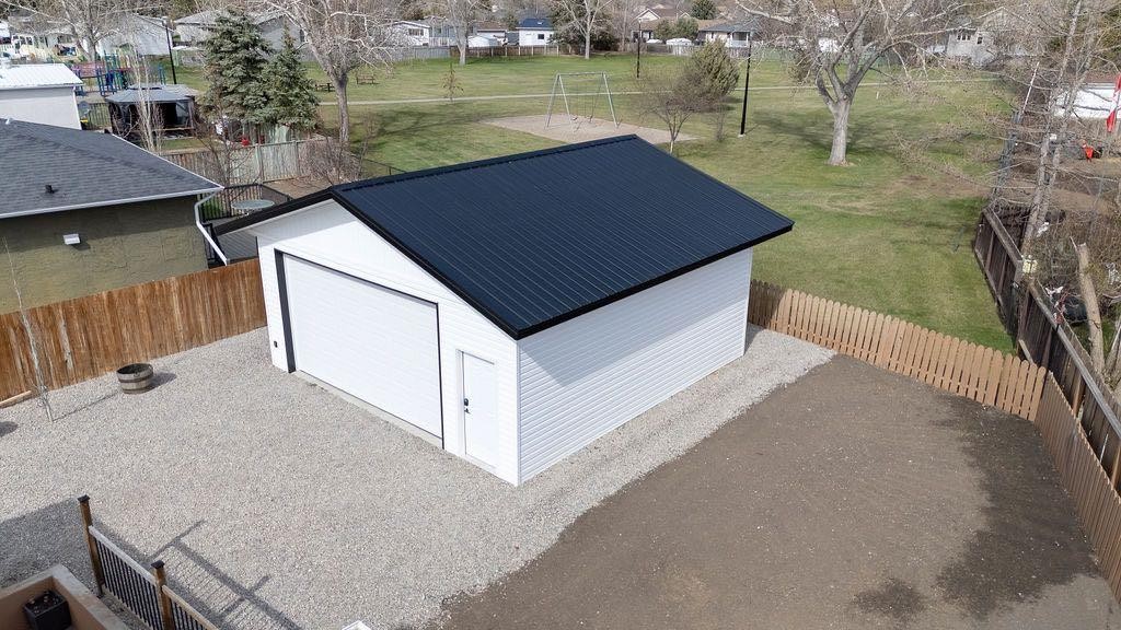 47 Willow Road, Claresholm, AB - Outdoor