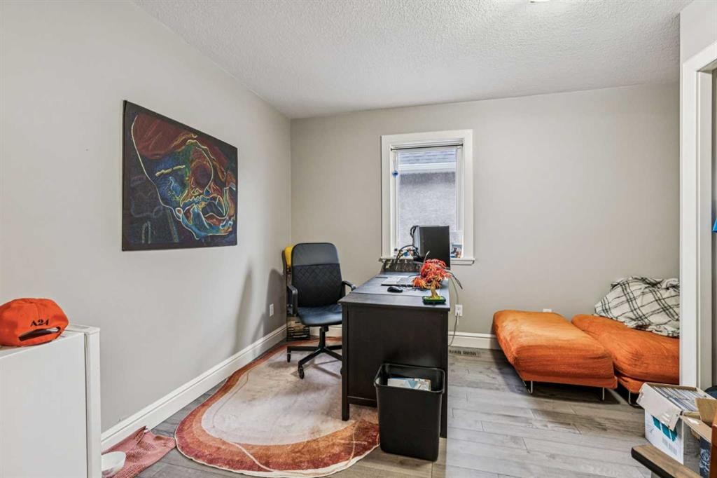 2211 Bowness Road Nw, Calgary, AB - Indoor Photo Showing Other Room