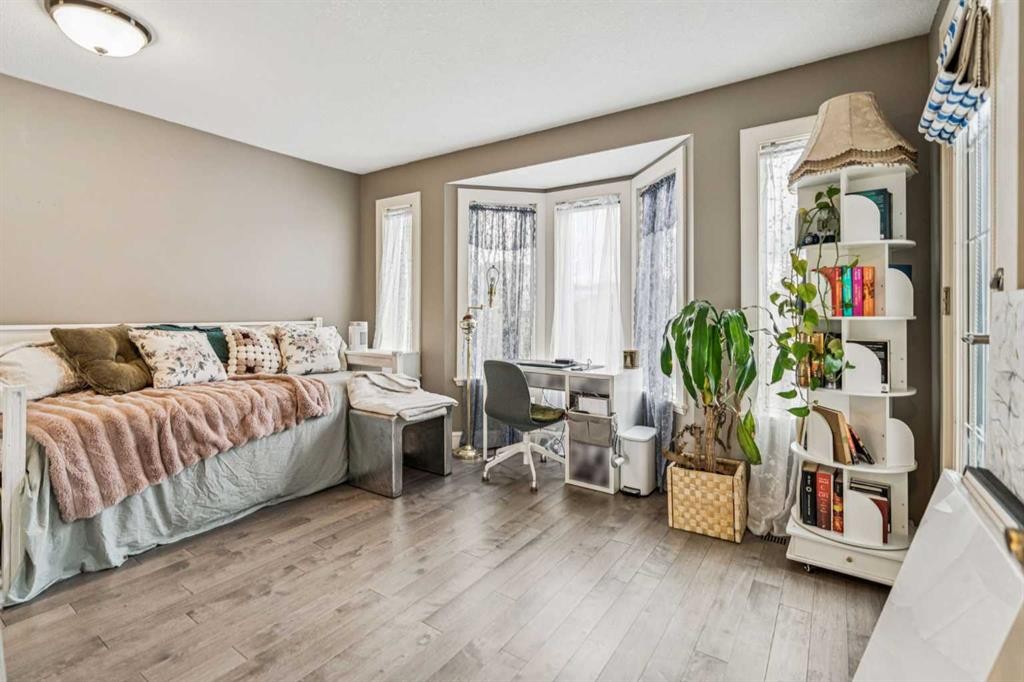 2211 Bowness Road Nw, Calgary, AB - Indoor