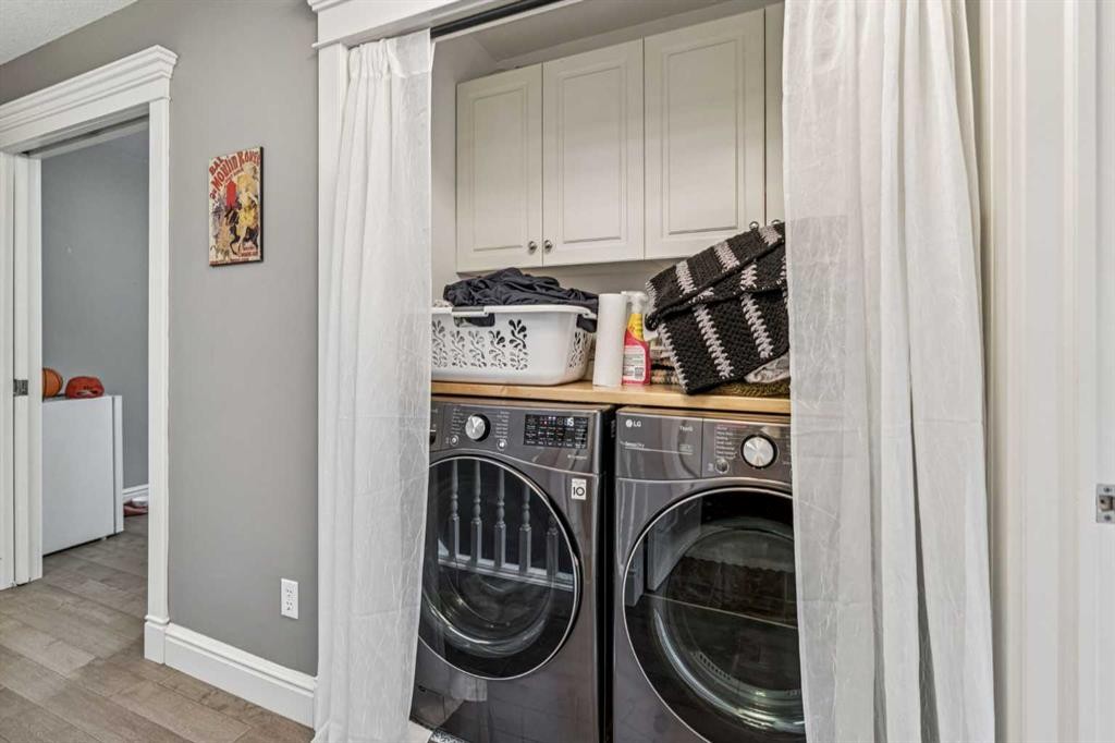 2211 Bowness Road Nw, Calgary, AB - Indoor Photo Showing Laundry Room