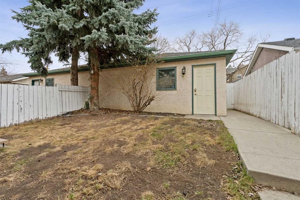 2211 Bowness Road Nw, Calgary, AB - Outdoor