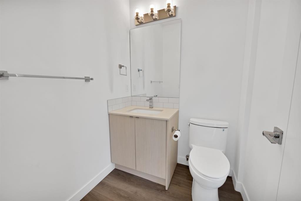 105 Panatella Square Nw, Calgary, AB - Indoor Photo Showing Bathroom