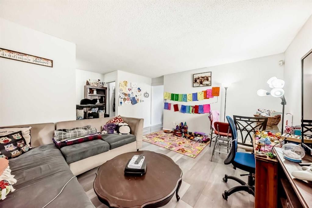 3042 Doverville Crescent Se, Calgary, AB - Indoor Photo Showing Living Room