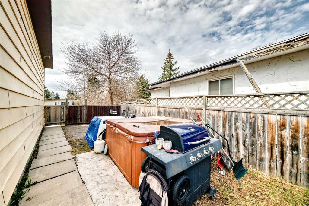 3042 Doverville Crescent Se, Calgary, AB - Outdoor With Exterior