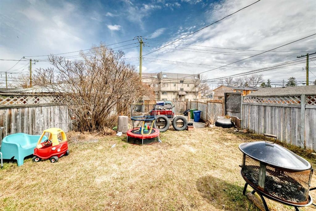 3042 Doverville Crescent Se, Calgary, AB - Outdoor
