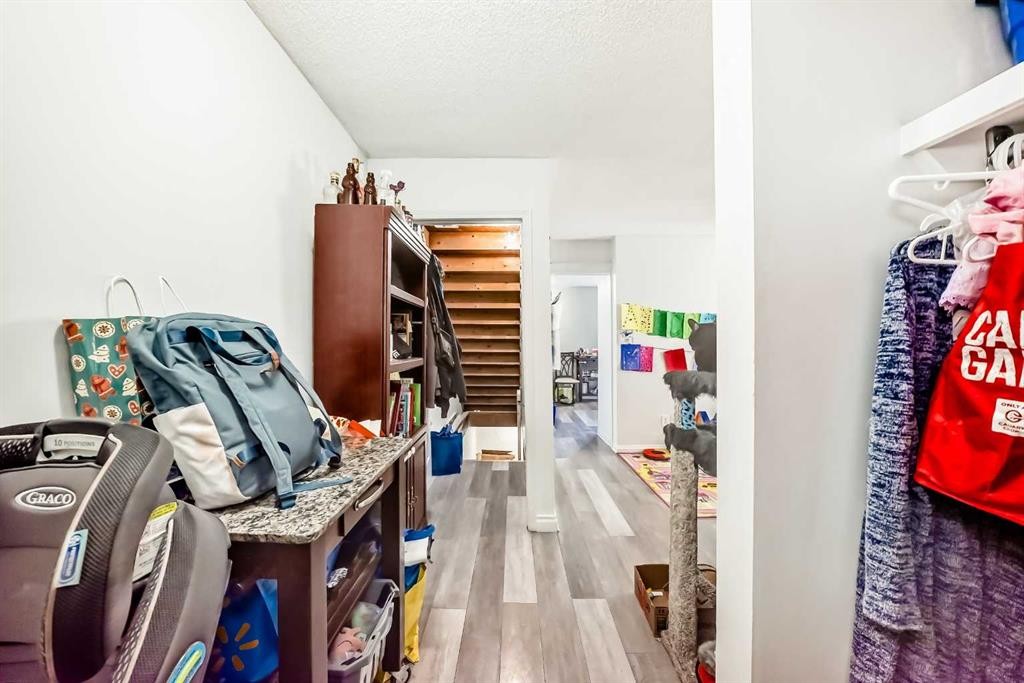 3042 Doverville Crescent Se, Calgary, AB - Indoor