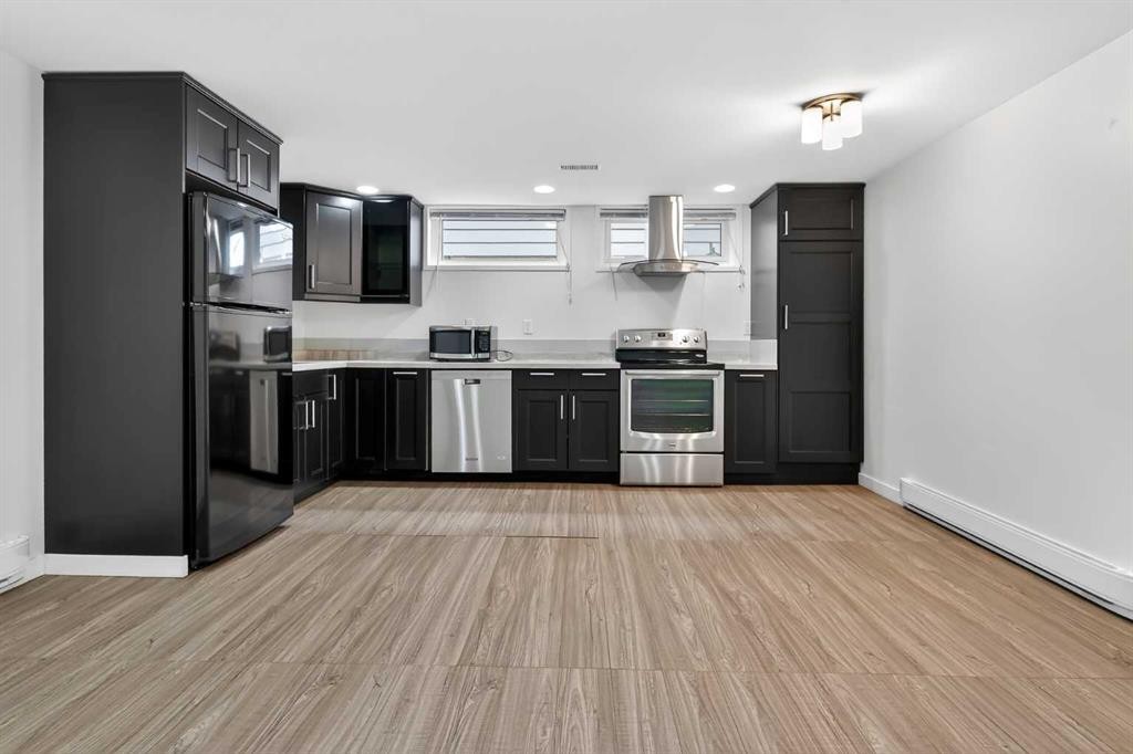 81 Westminster Drive Sw, Calgary, AB - Indoor Photo Showing Kitchen