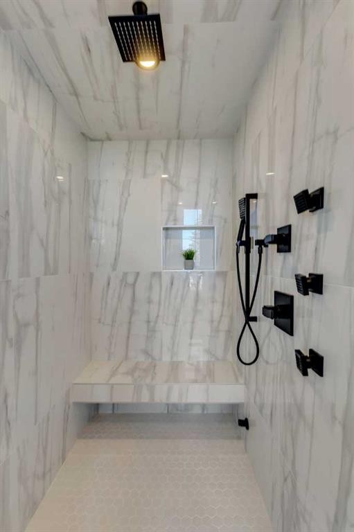 1321 10 Avenue Se, Calgary, AB - Indoor Photo Showing Bathroom