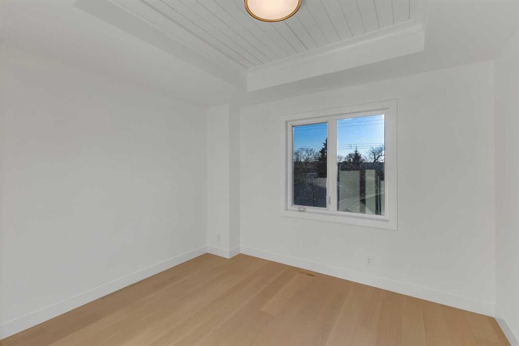1321 10 Avenue Se, Calgary, AB - Indoor Photo Showing Other Room