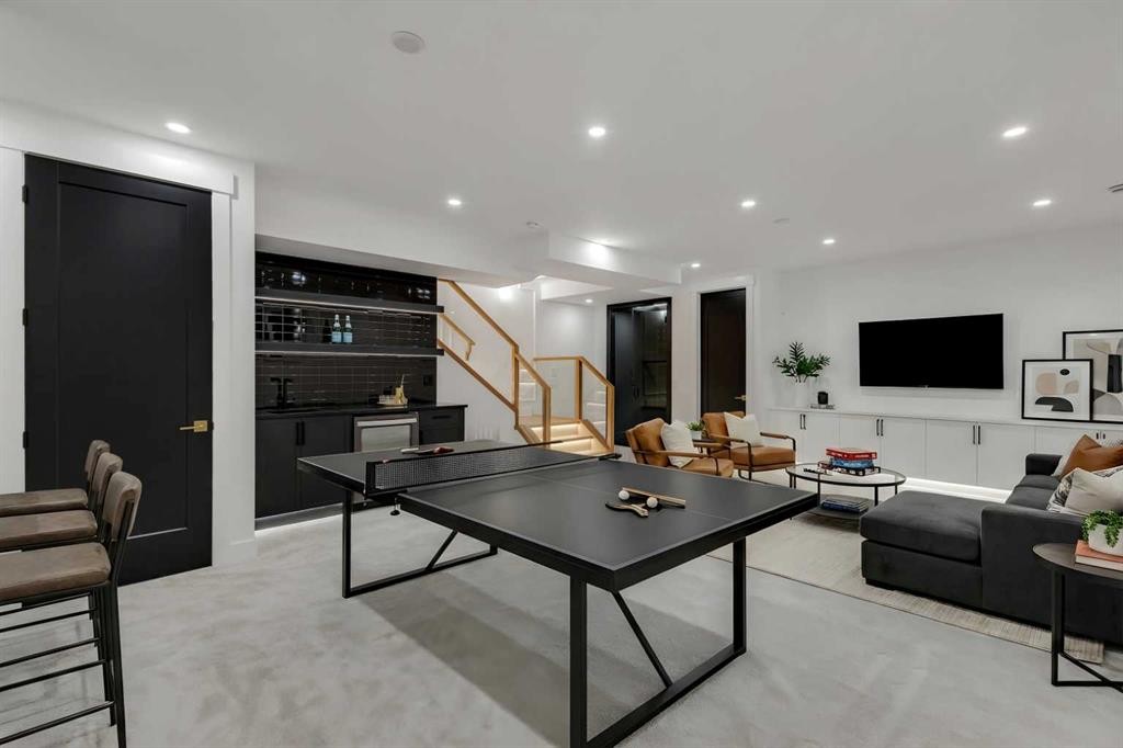 1321 10 Avenue Se, Calgary, AB - Indoor