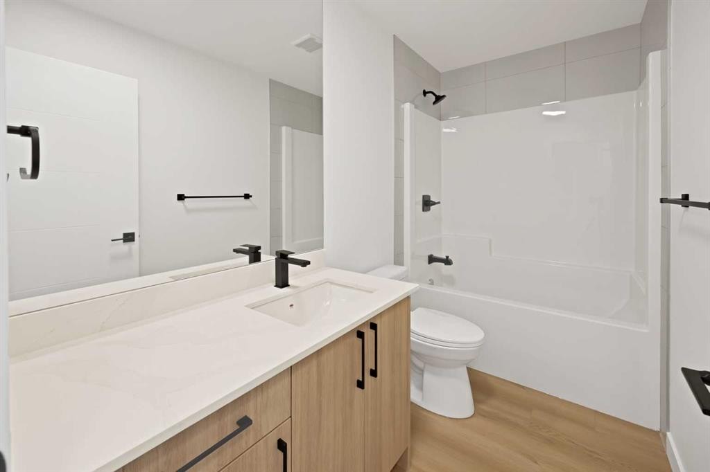 82 Heritage Circle, Cochrane, AB - Indoor Photo Showing Bathroom