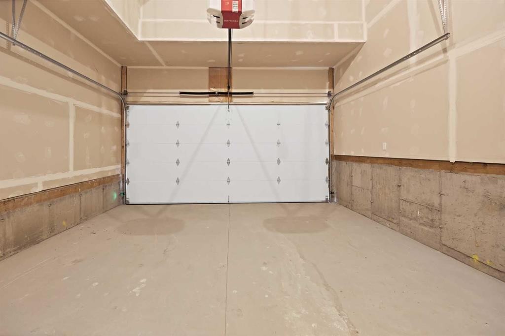 82 Heritage Circle, Cochrane, AB - Indoor Photo Showing Garage