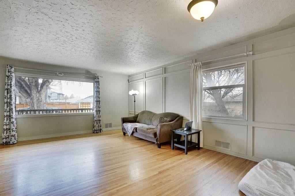 1468 Renfrew Drive Ne, Calgary, AB - Indoor