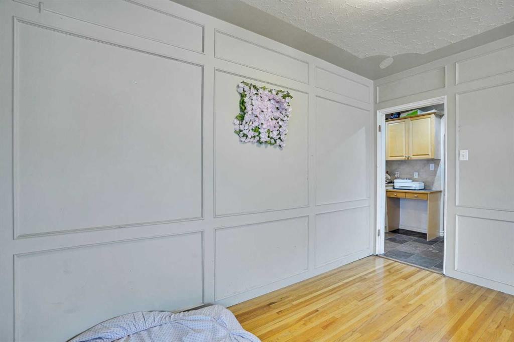 1468 Renfrew Drive Ne, Calgary, AB - Indoor Photo Showing Bedroom