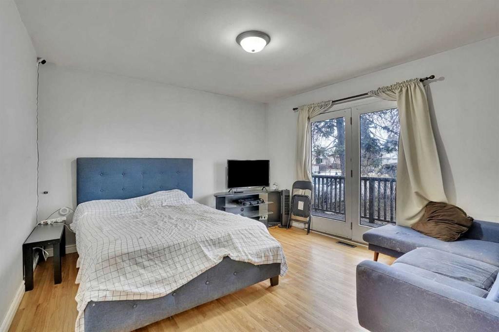 1468 Renfrew Drive Ne, Calgary, AB - Indoor Photo Showing Bedroom