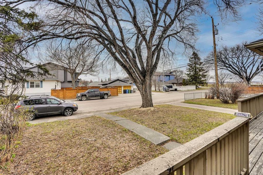 1468 Renfrew Drive Ne, Calgary, AB - Outdoor