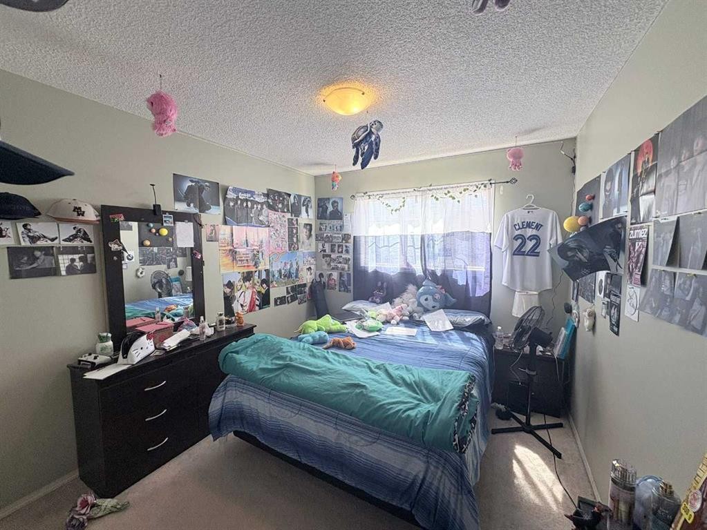138 Saddlebrook Point Ne, Calgary, AB - Indoor Photo Showing Bedroom