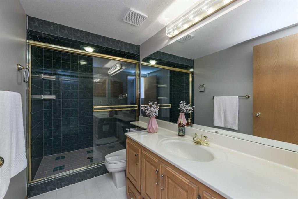 179 Scanlon Green Nw, Calgary, AB - Indoor Photo Showing Bathroom