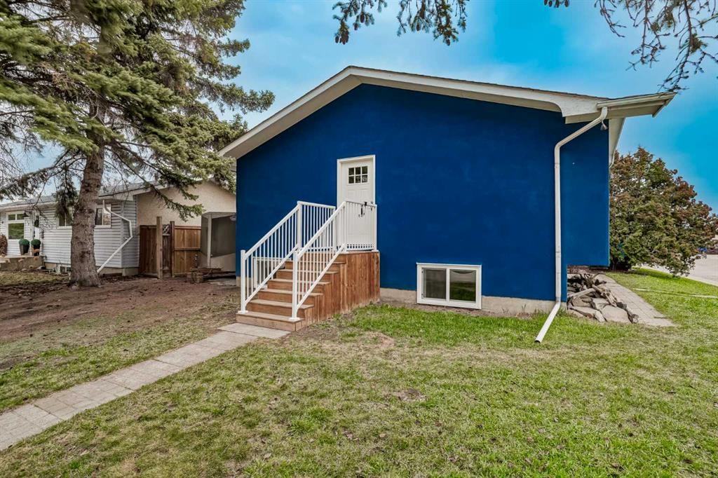 252 Allan Crescent Se, Calgary, AB - Outdoor