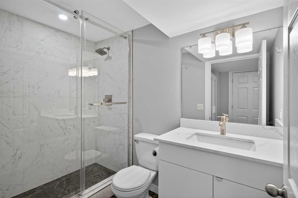 252 Allan Crescent Se, Calgary, AB - Indoor Photo Showing Bathroom
