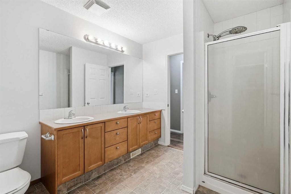 138 Midcrest Crescent Se, Calgary, AB - Indoor Photo Showing Bathroom